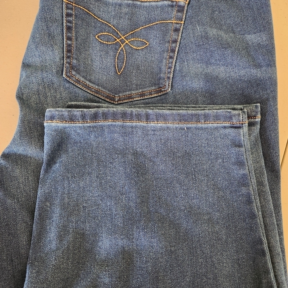 Chaps Women's Blue Denim Cropped Jeans - Picture 7 of 7